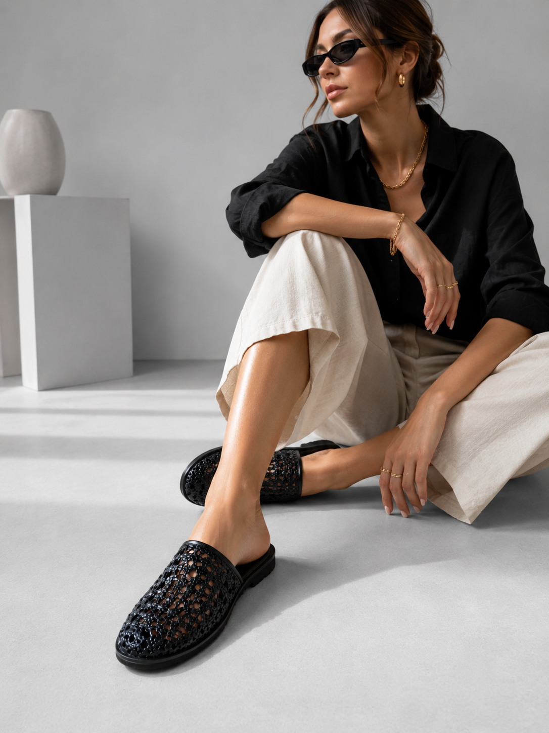 CHLLEN Black Woven Closed Toe Mule Flats