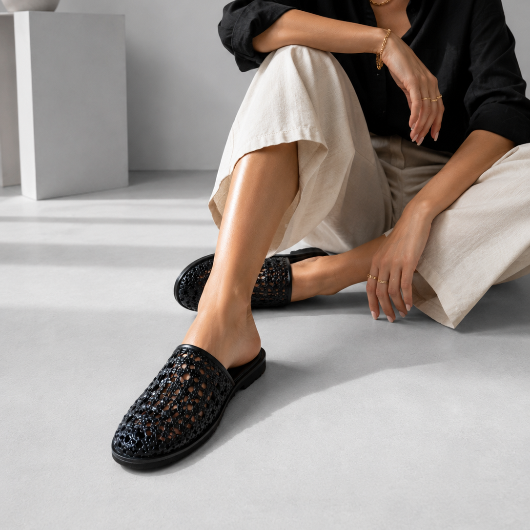 CHLLEN Black Woven Closed Toe Mule Flats