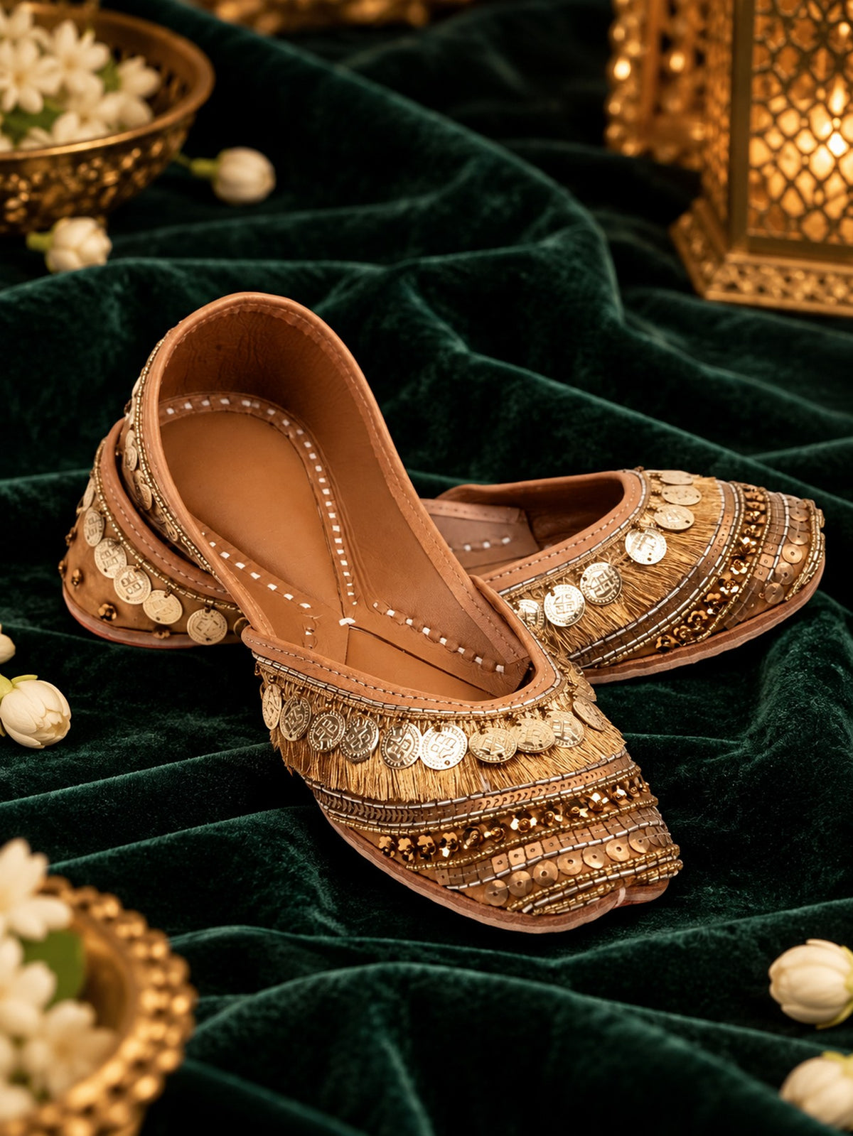 CHLLEN Golden Zari Fringe Embellished Juttis