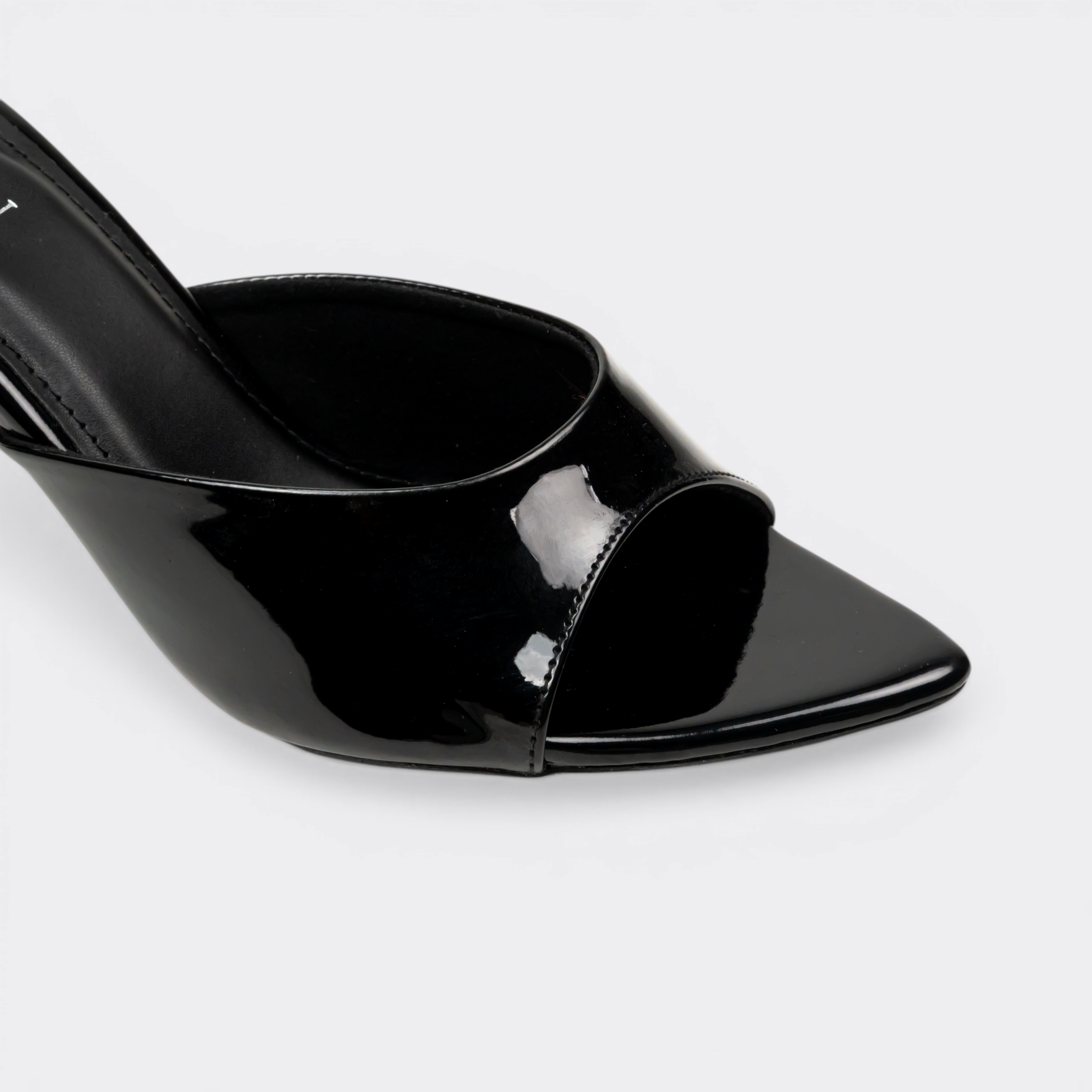 CHLLEN Noir Gloss Pointed Mule Heels