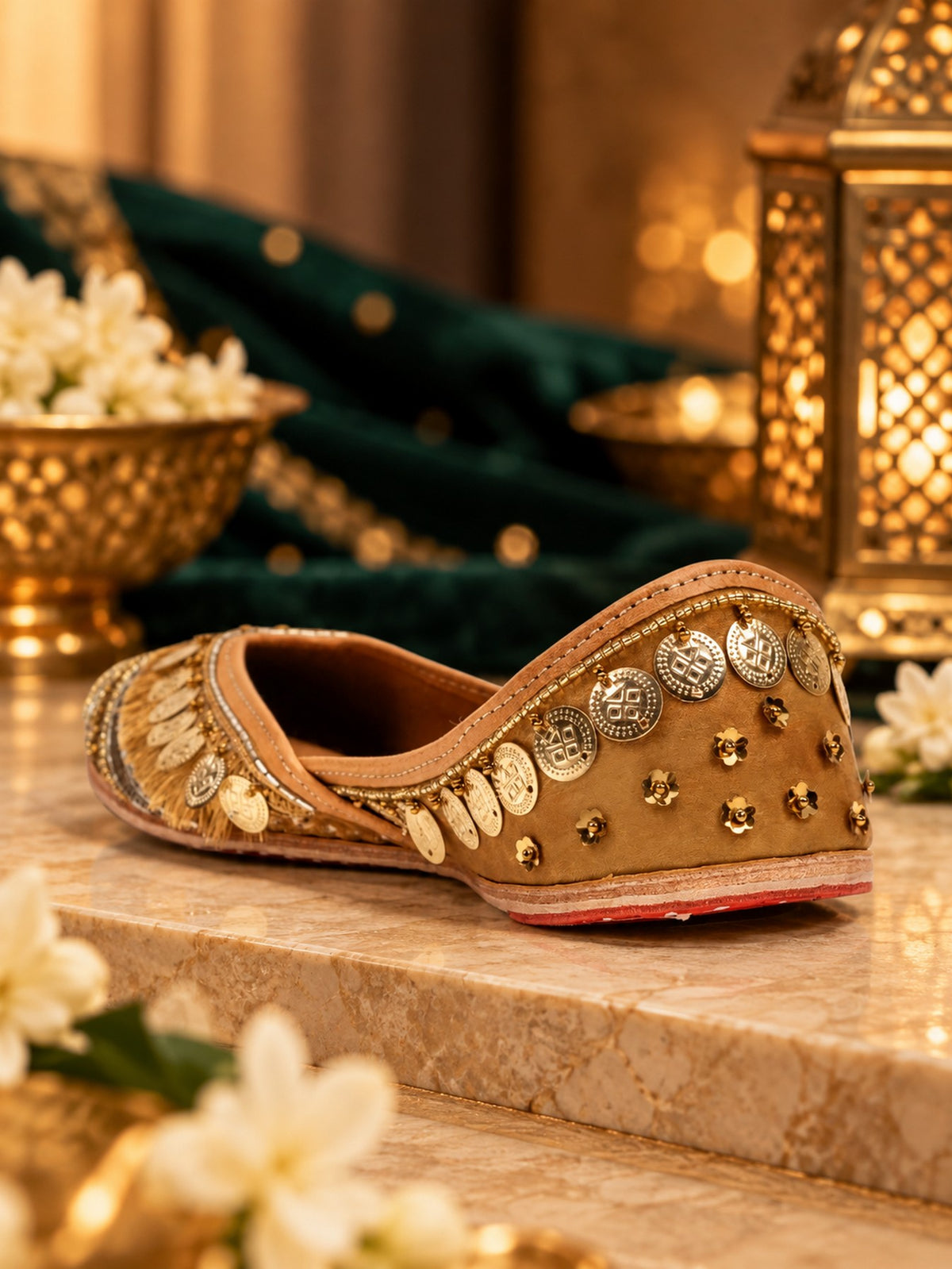 CHLLEN Golden Zari Fringe Embellished Juttis