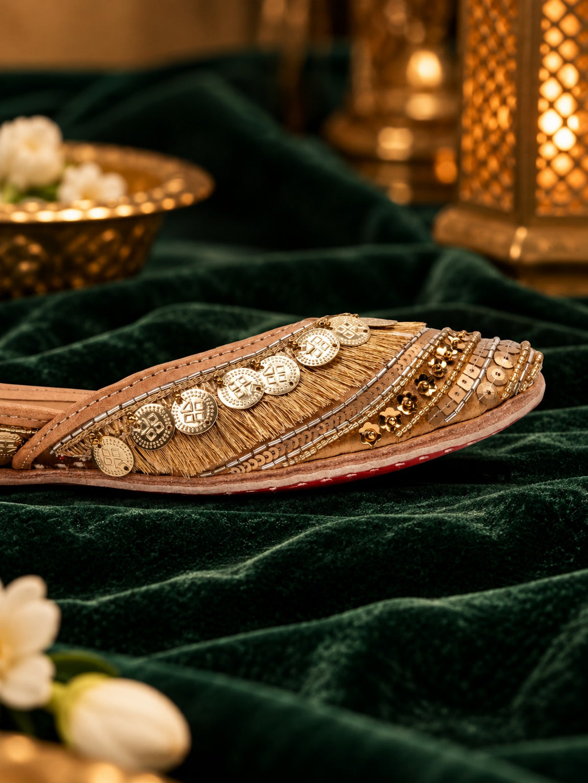CHLLEN Golden Zari Fringe Embellished Juttis