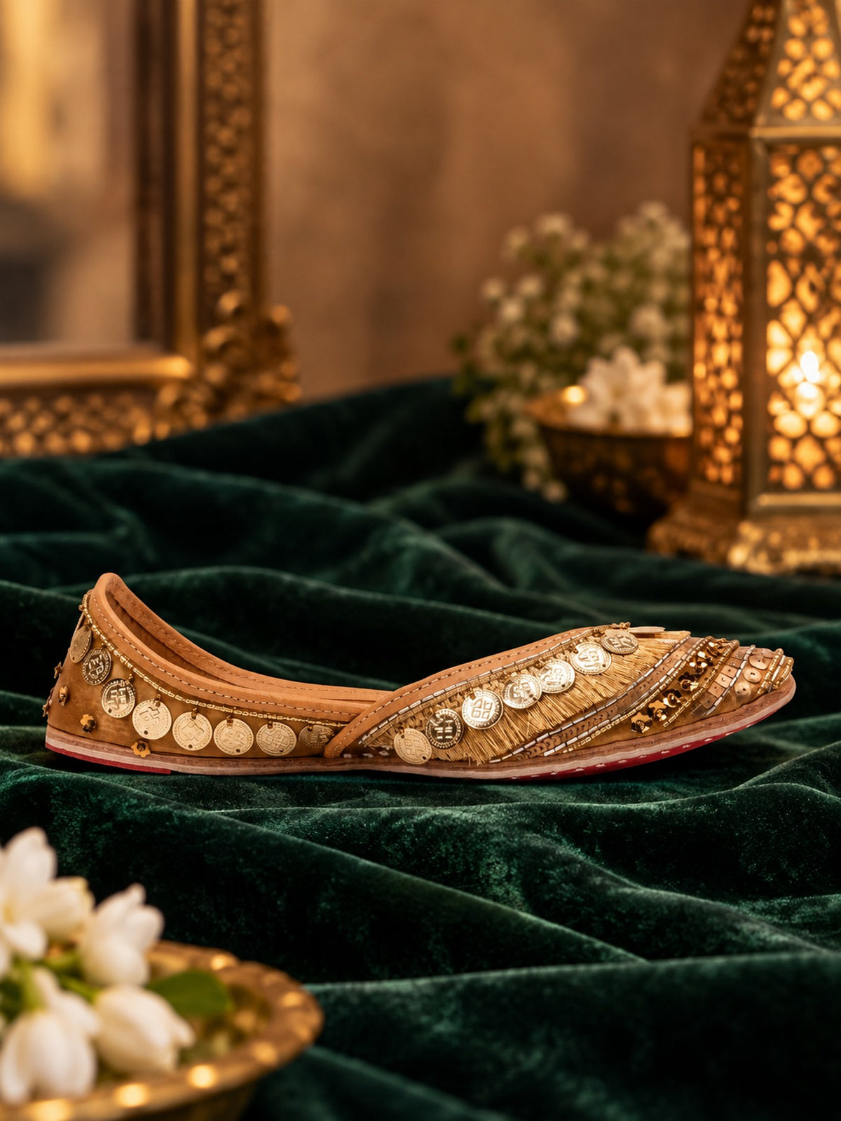 CHLLEN Golden Zari Fringe Embellished Juttis