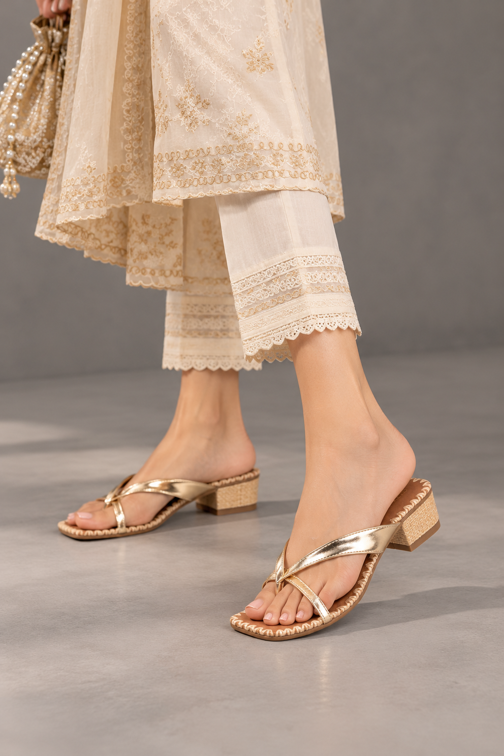 CHLLEN Women's Elegant Gold Strappy Flat Sandals