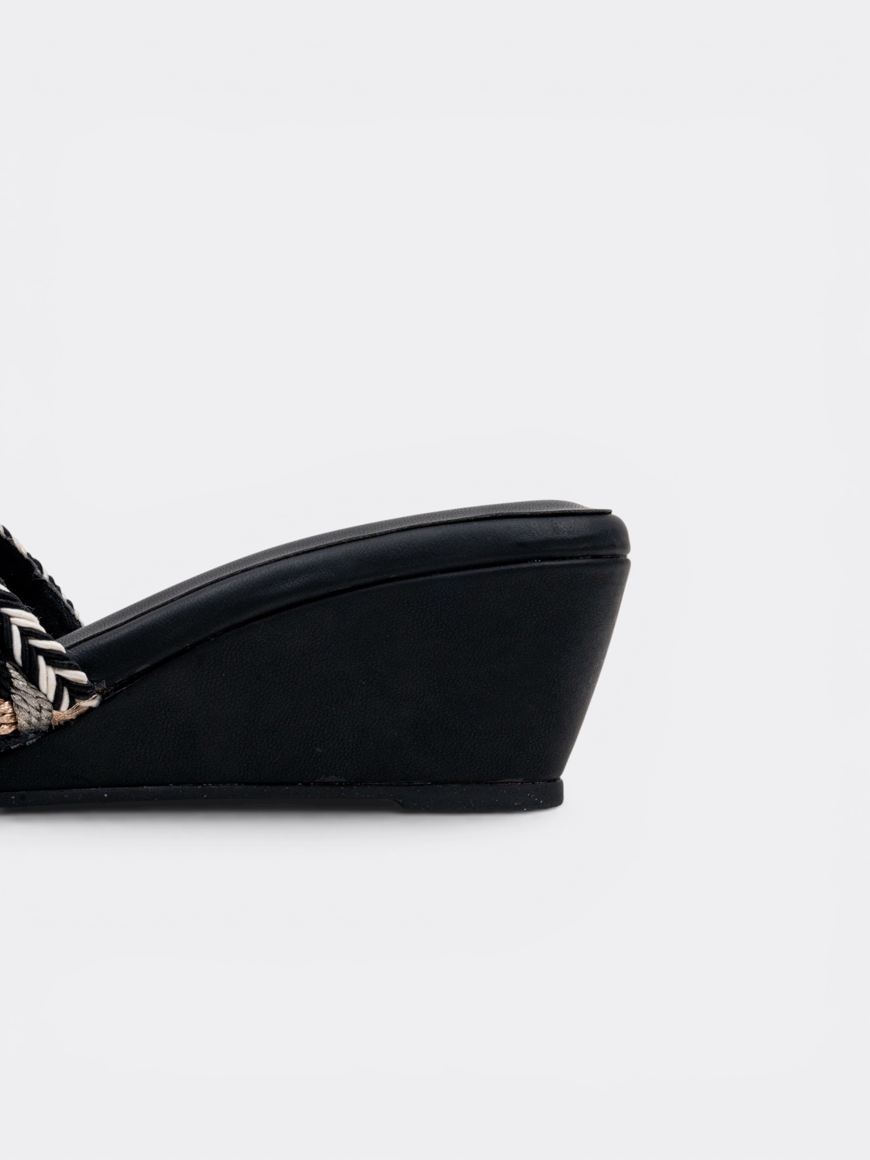 CHLLEN Noir Braided Cross Strap Wedge Slides